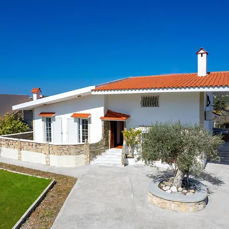 Yannis Place Willa *